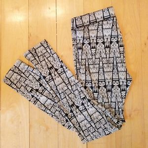 PINK Geometric Tribal Print Black & White Leggings